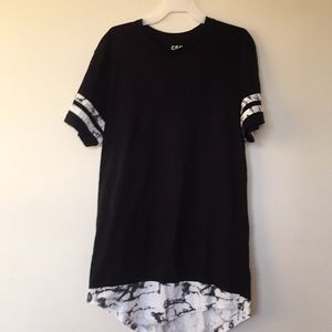 Black and white marbled tee